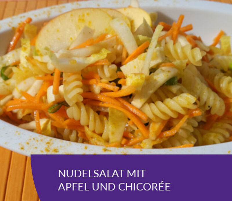 Nutricia Metabolics: Nudelsalat mit Apfel und Chicorée